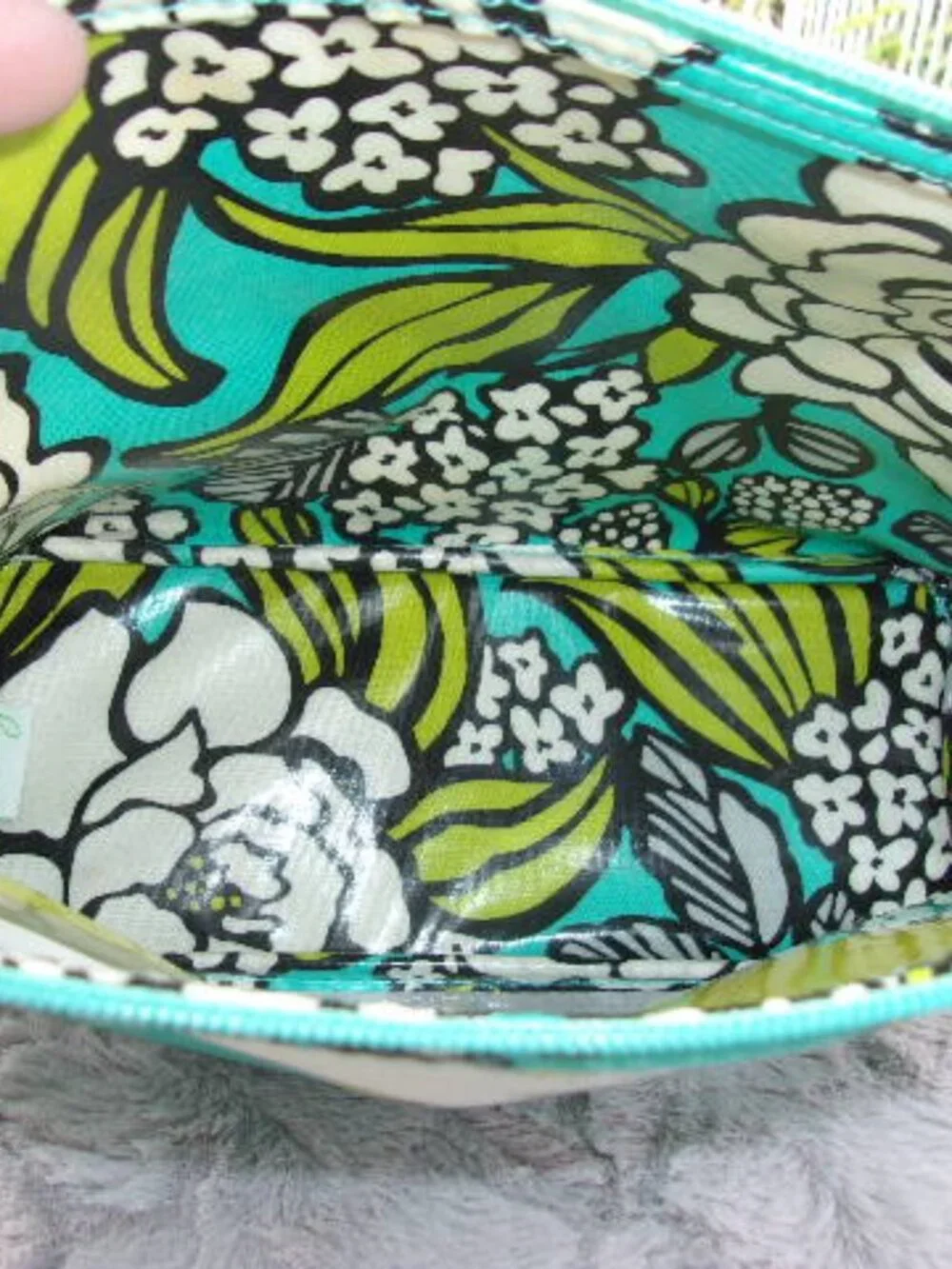 E-288 VERA BRADLEY CLEAR COLORFUL POUCH/COSMETIC/BEACH TOTE (BAG)